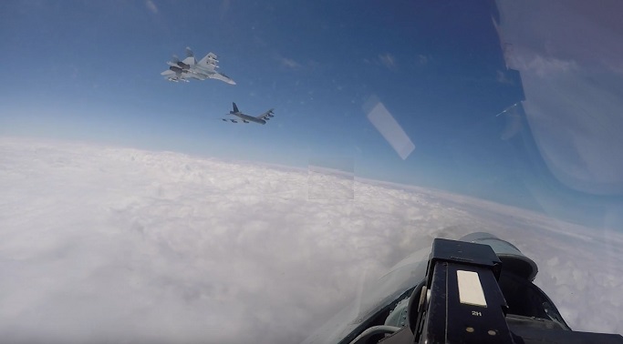 Для перехвата В-52 в воздух были подняты Су-27 морской авиации Балтийского флота — видео