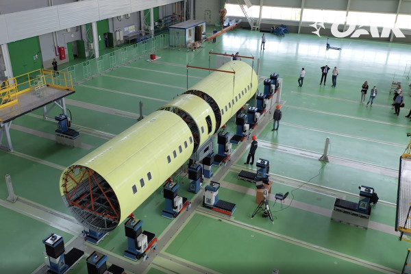 Стыковка первых отсеков фюзеляжа Ил-114-300 на Луховицком авиазаводе — видео