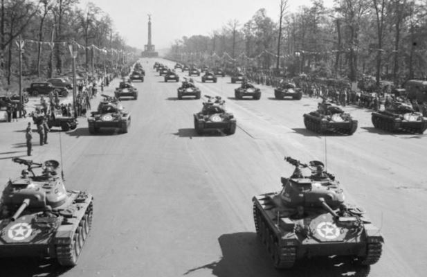7 сентября 1945 года в Берлине состоялся первый и последний совместный парад советских, английских, американских и французских войск