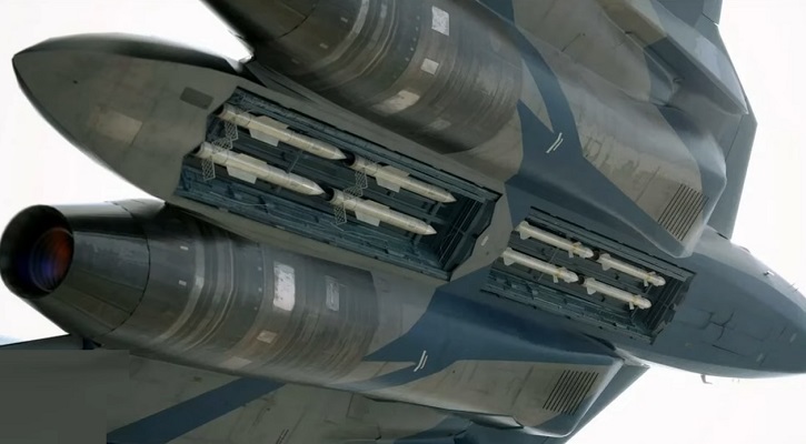 Су-57 совершил несколько полетов с макетами новой внутрифюзеляжной гиперзвуковой ракеты