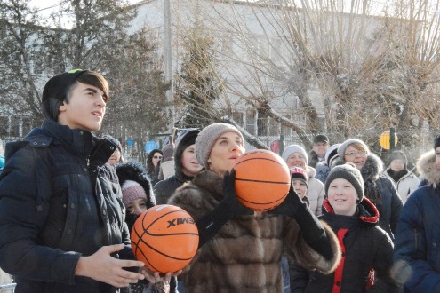 Елена Исинбаева открыла спортплощадку в Волжском центре для детей-инвалидов «Надежда»