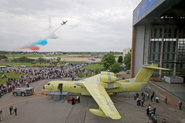 Морская авиация получила первый самолет-амфибию Бе-200ЧС