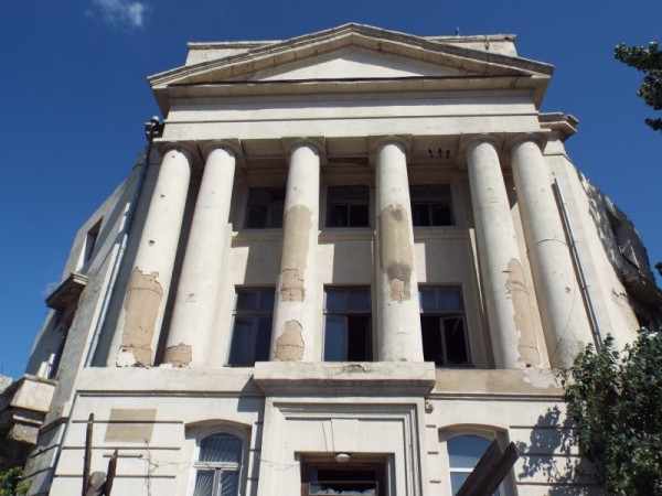 Прокуратура запретила реставраторам приводить «лицо Волжского» в порядок