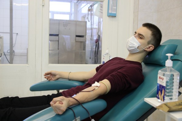 Волгоградские добровольцы-медики провели донорскую акцию