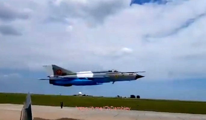 Экстремальный полет румынского МиГ-21 — видео